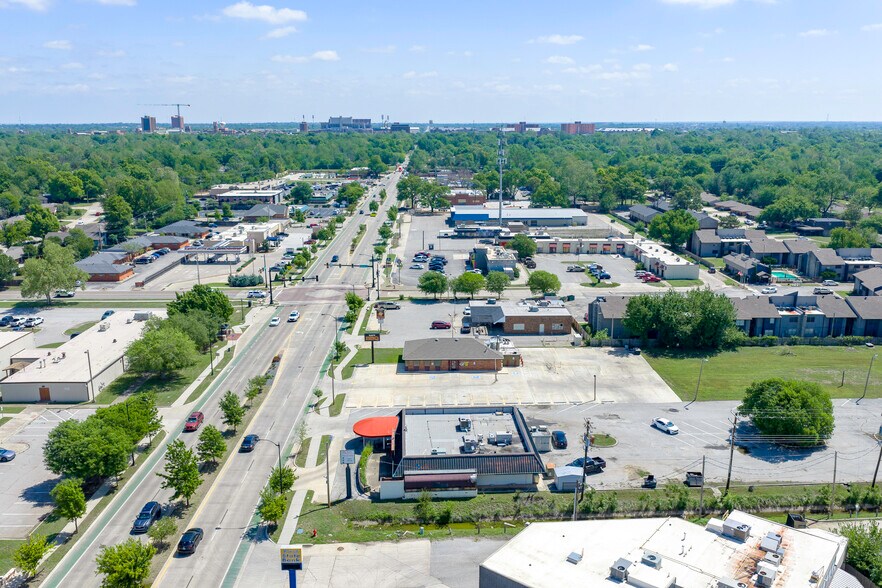 More Photos Of 1514 W Lindsey St, Norman Restaurant For Lease