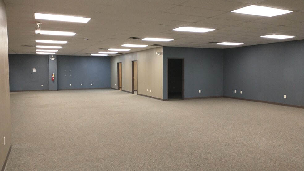 More Photos Of 171 S Lester Ave, Sidney Warehouse For Lease