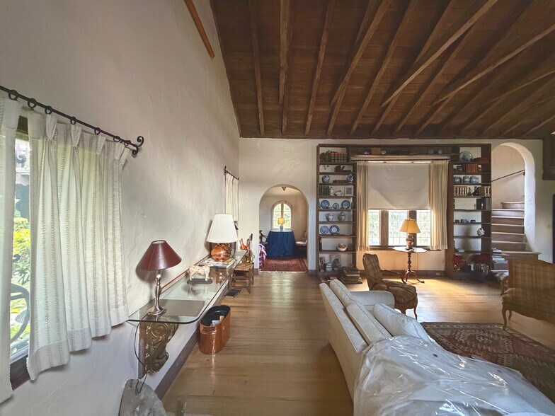More Photos Of 617 N Interlachen Ave, Winter Park Specialty For Sale