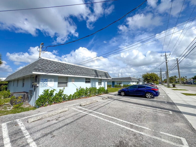 More Photos Of 3307 Windsor Ave, West Palm Beach Apartments For Sale