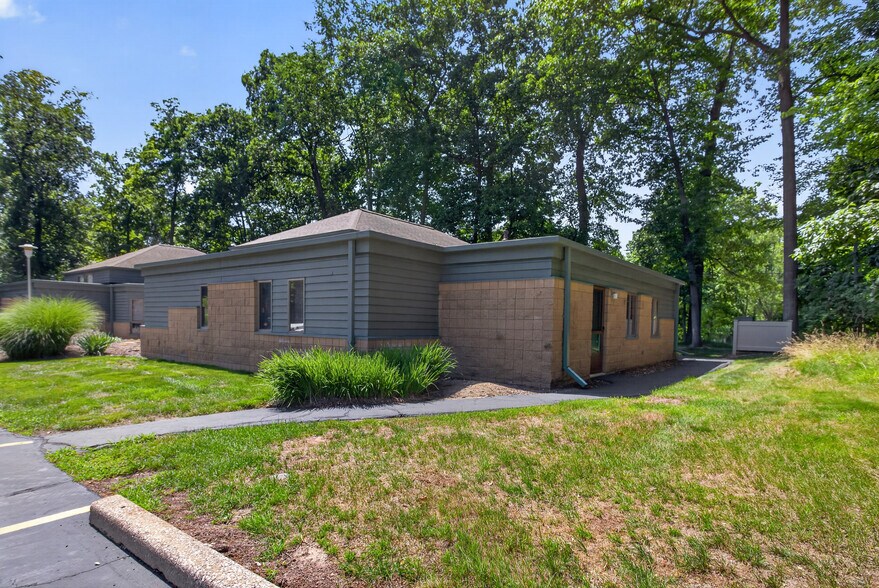 More Photos Of 2575 Spring Arbor Rd, Jackson Medical For Sale