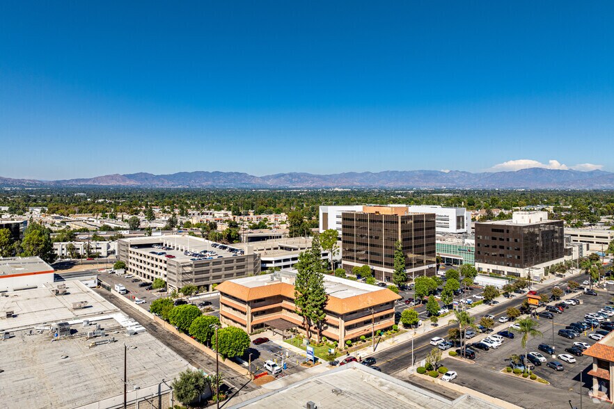 More Photos Of 18411 Clark St, Tarzana Medical For Lease