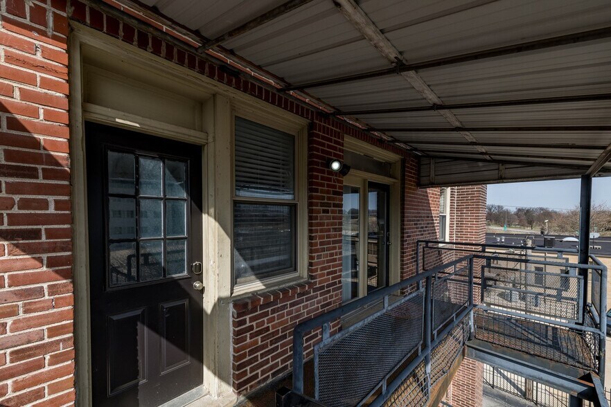 More Photos Of 1014-38 Oakview Pl, Saint Louis Apartments For Sale