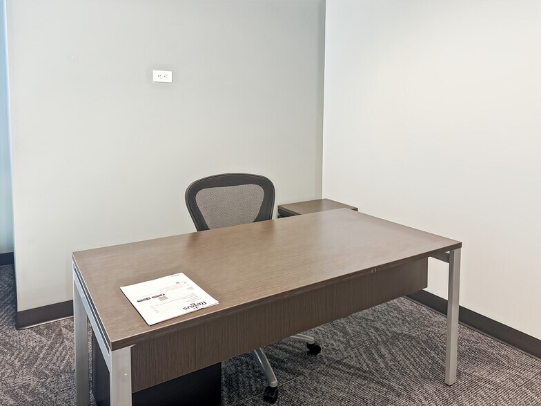 More Photos Of 9160 Forum Corporate Pky, Fort Myers Coworking Space