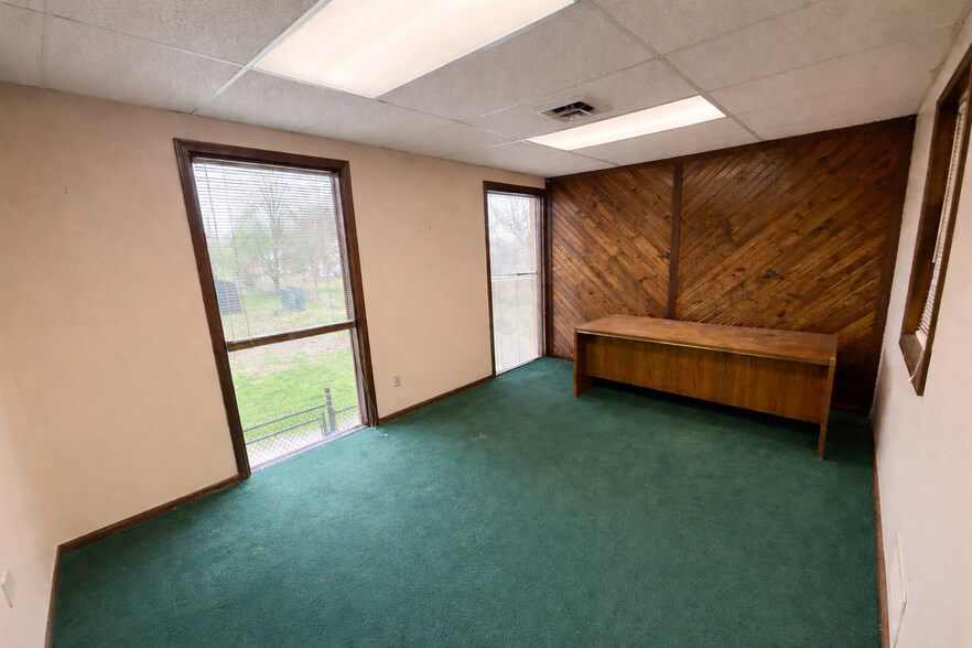 More Photos Of 4212 S Hocker Dr, Independence Office For Sale