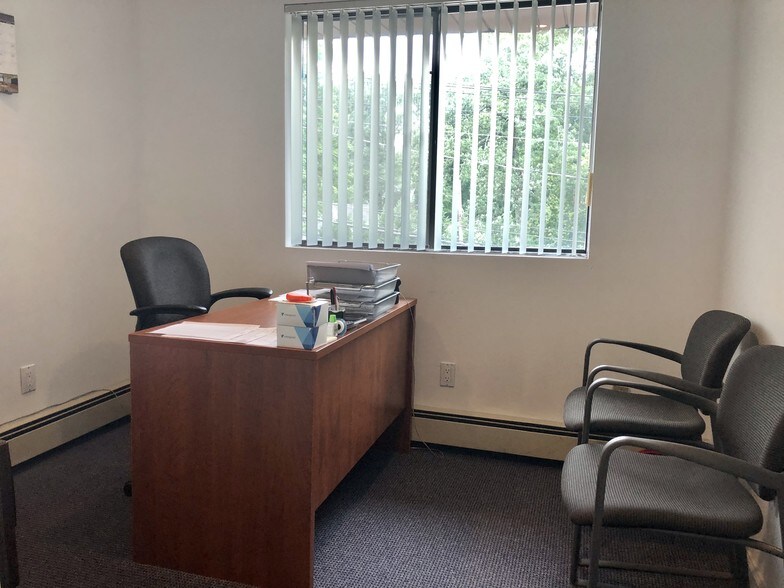 More Photos Of 870 W Jericho Tpke, Huntington Office For Sale