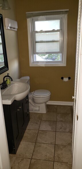 More Photos Of 1303 Veterans Hwy, Bristol Office For Sale
