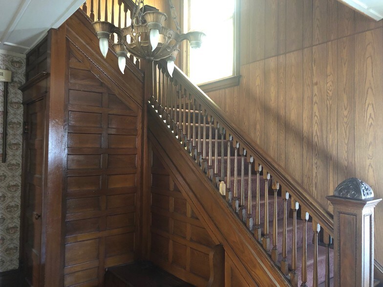 More Photos Of 109 Church St, Palmyra Religious Facility For Sale