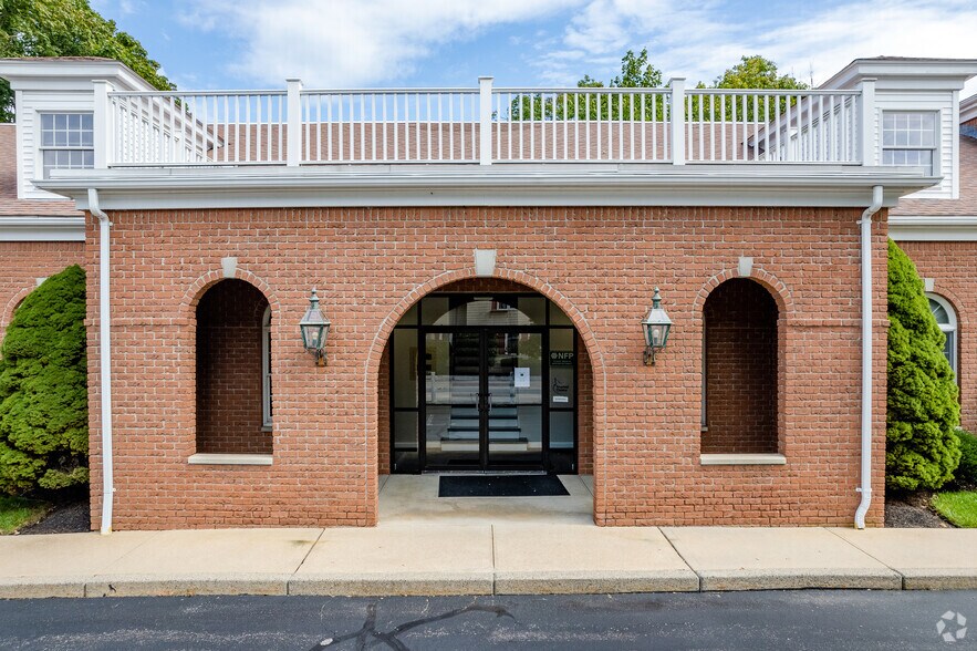 More Photos Of 138 Main St, South Kingstown Medical For Lease