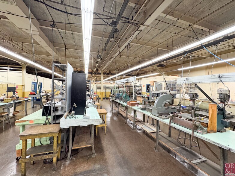 More Photos Of 2055 S Main St, Middletown Manufacturing For Lease