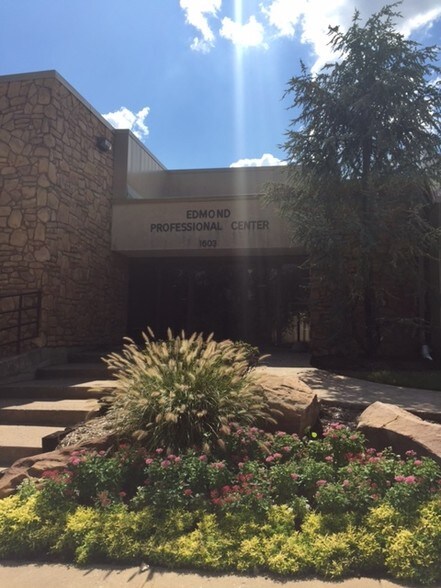 More Photos Of 1603 E 19th St, Edmond Coworking Space