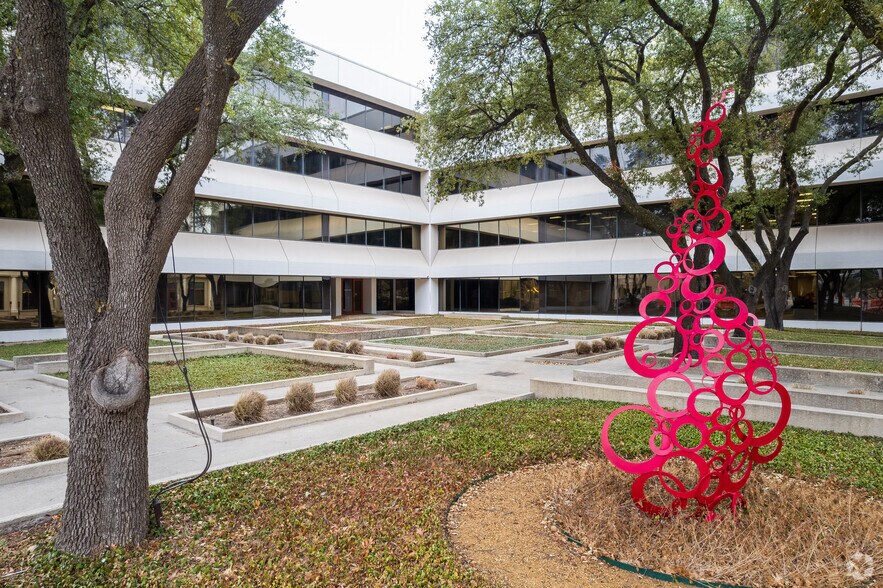 More Photos Of 300 Burnett St, Fort Worth Office For Lease