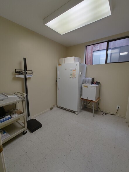 More Photos Of 1842 Noriega St, San Francisco Storefront Retail Office For Lease