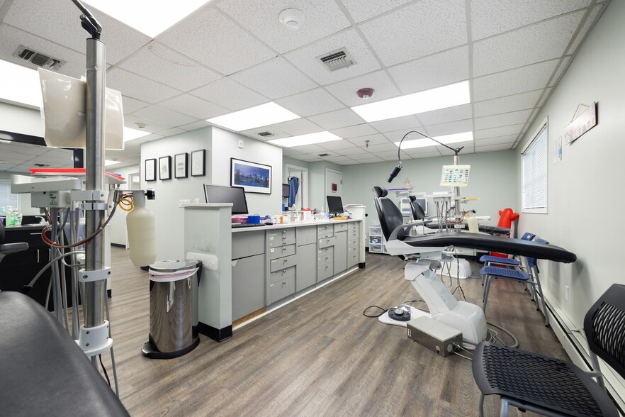 More Photos Of 500 New Hempstead Rd, New City Medical For Sale
