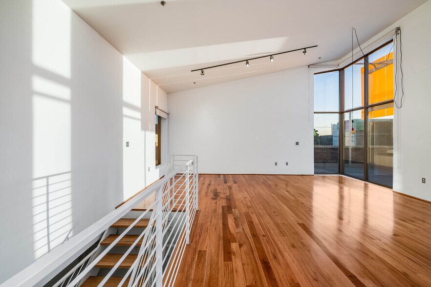 More Photos Of 1850 Industrial St, Los Angeles Apartments For Lease