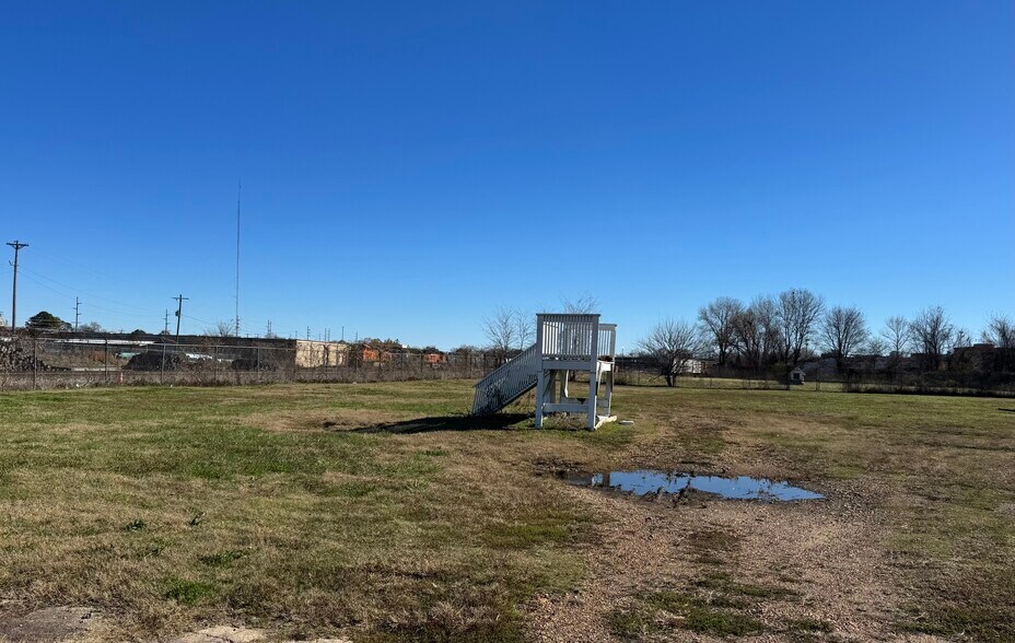 More Photos Of 100 Culberhouse st, Jonesboro Warehouse For Sale