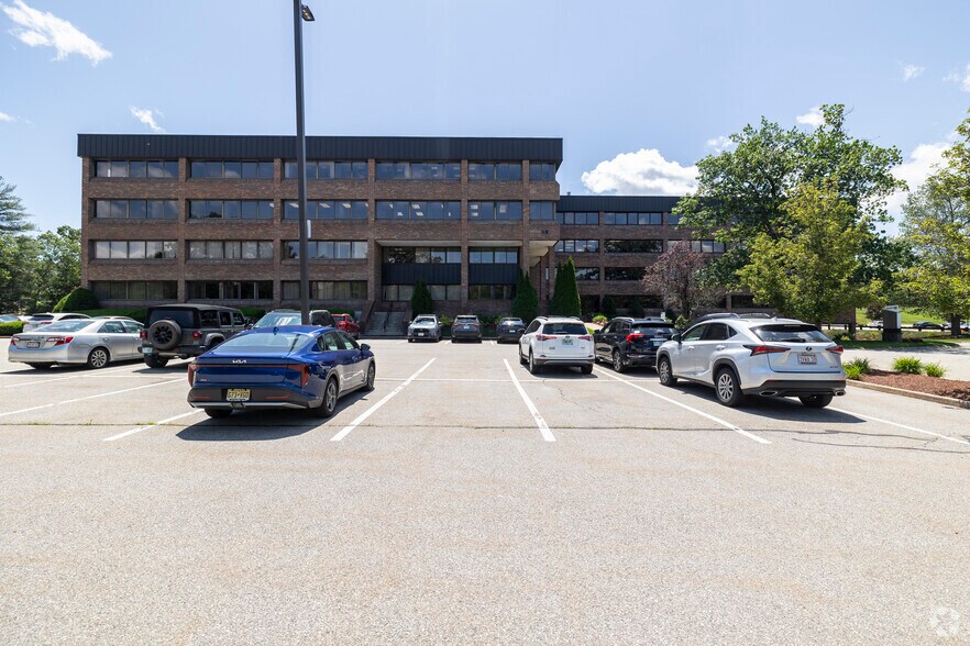 More Photos Of 98 Spit Brook Rd, Nashua Office For Lease