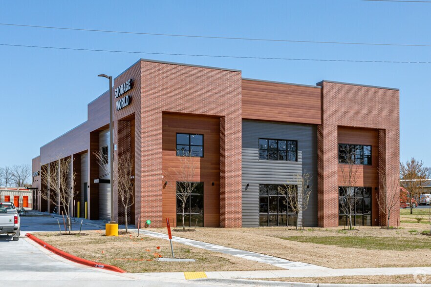 Primary Photo Of 174 W Stave Mill Rd, Rogers Self Storage For Lease