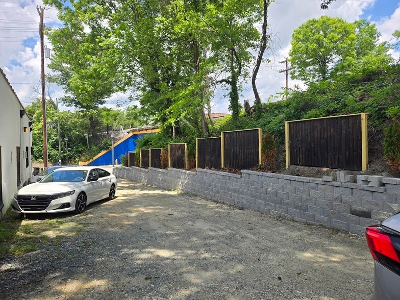 More Photos Of 404 E Market St, Greensboro Storefront For Lease