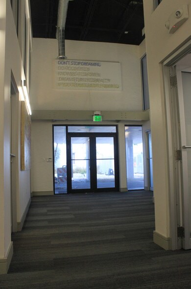 More Photos Of 2475 Hollywood Blvd, Hollywood Office For Lease