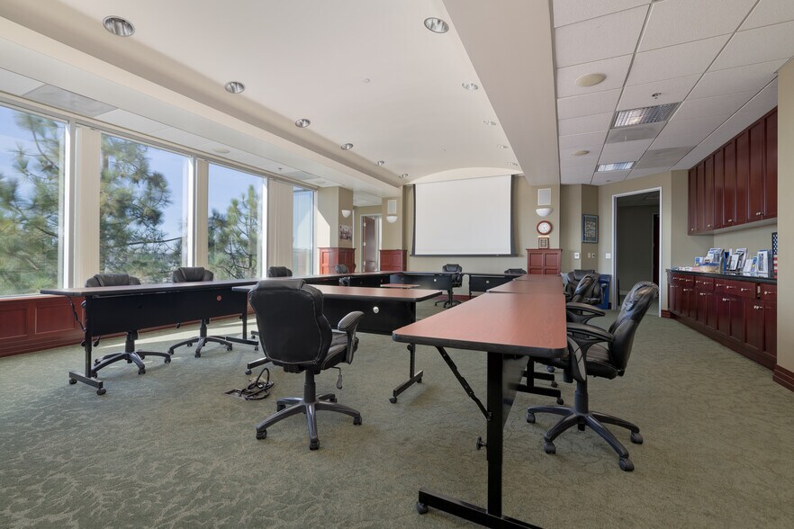 More Photos Of 900 Canterbury Pl, Escondido Office For Lease