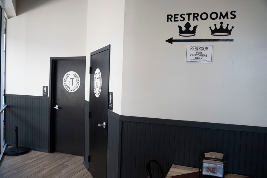 More Photos Of 842 NW Loop 410 Fwy, San Antonio Freestanding For Lease