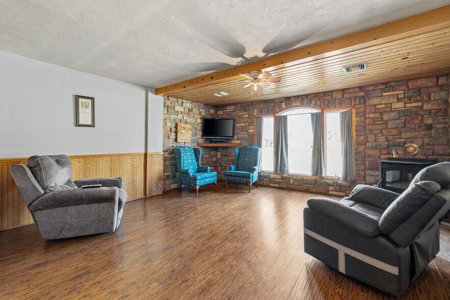 More Photos Of 504 Milwaukee St, Lomira Flex For Sale