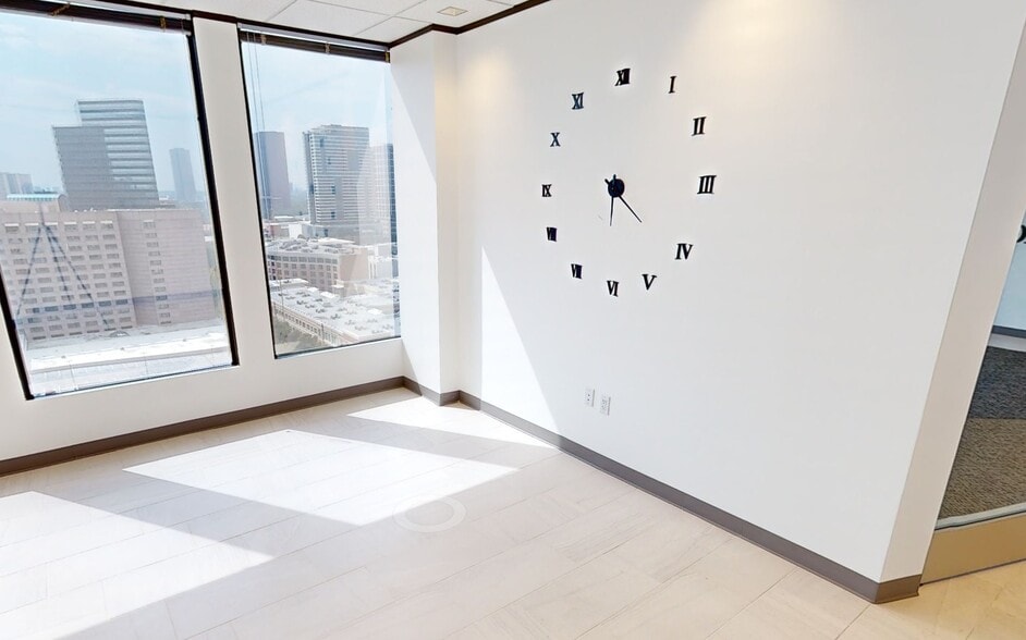 More Photos Of 2100 West Loop South, Houston Office For Lease