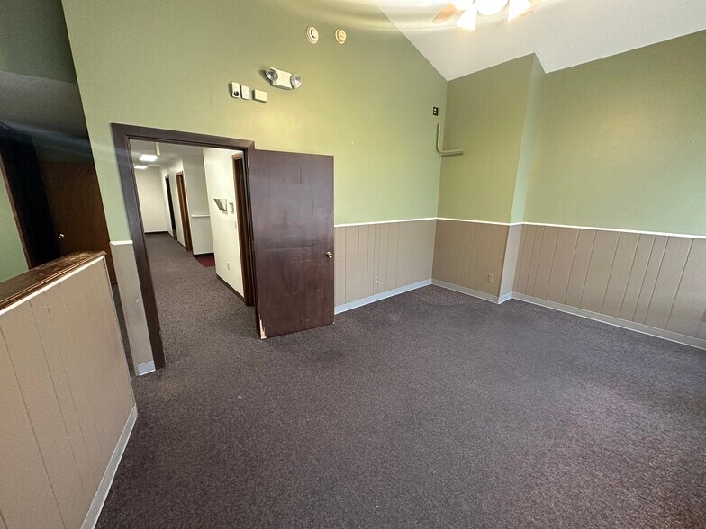 More Photos Of 206 E Marion St, Monroe Office For Sale