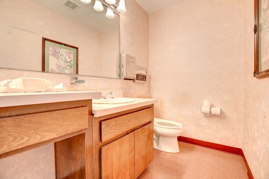 More Photos Of 18056 Wika Rd, Apple Valley Medical For Lease