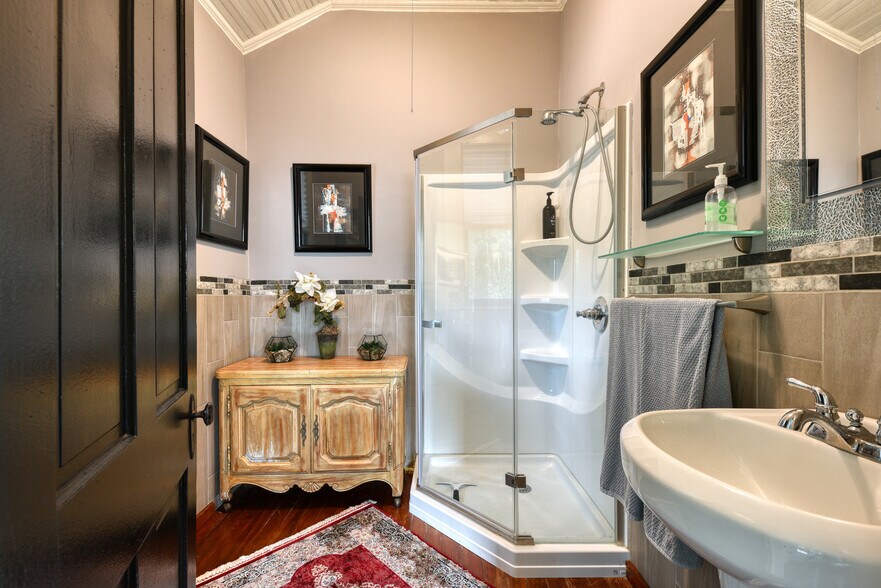 More Photos Of 1102 S Alamo St, San Antonio Storefront Retail Office For Sale