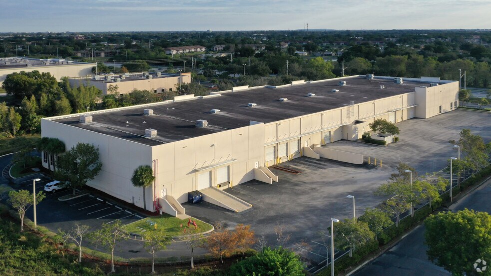 More Photos Of 6501 Nob Hill Rd, Tamarac Distribution For Lease