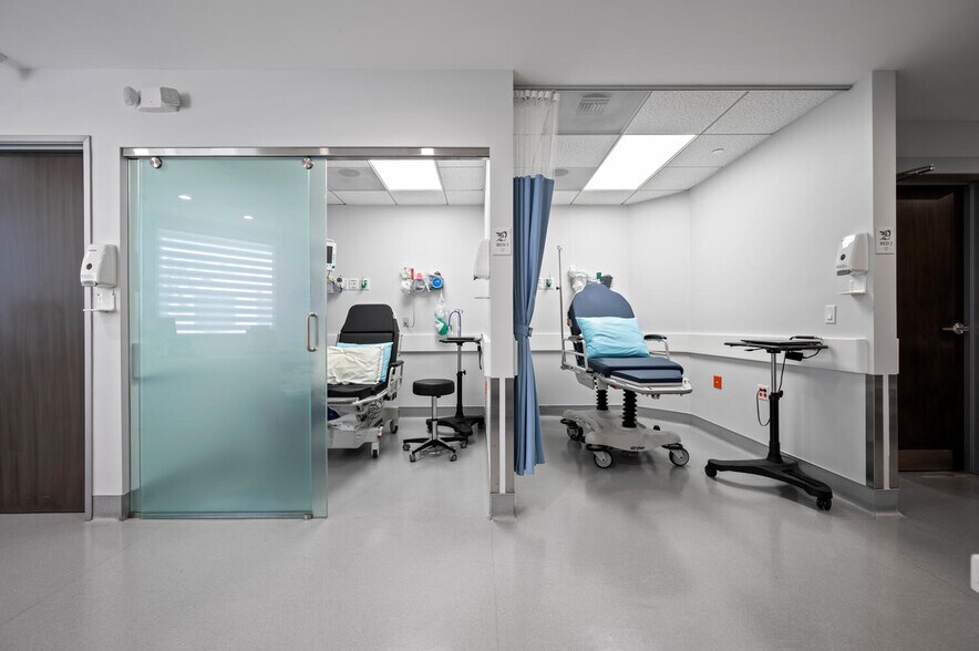More Photos Of 20311 Birch St, Newport Beach Medical For Lease