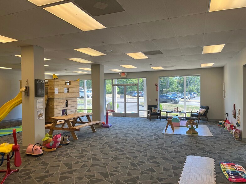 More Photos Of 439 Boston Post Rd, Guilford Freestanding For Sale