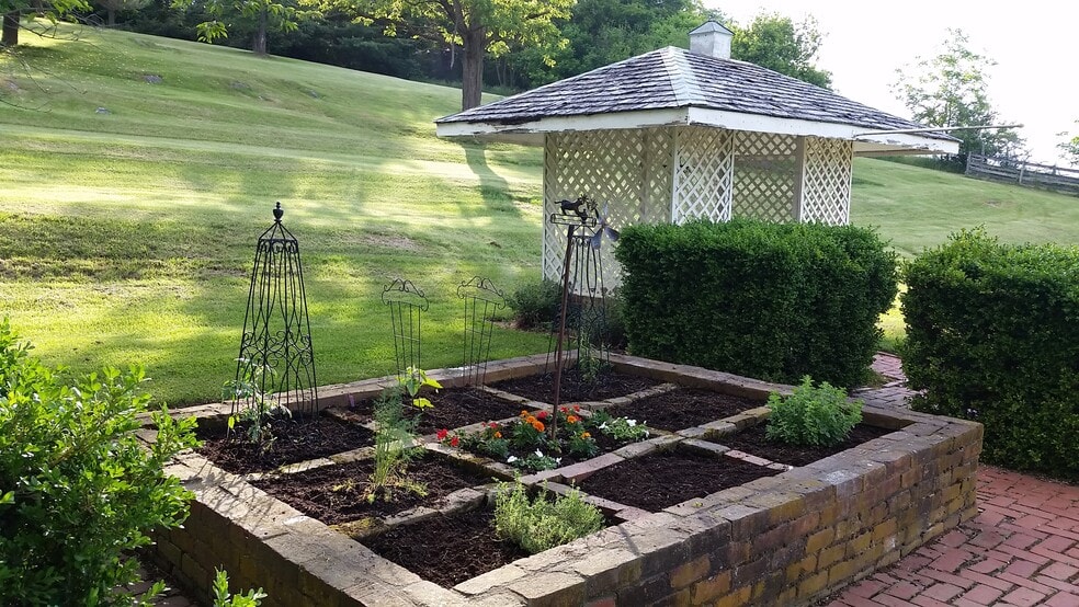 More Photos Of 610 New Hope Rd, Staunton Specialty For Sale