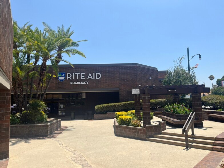 More Photos Of 906 Fair Oaks Ave, South Pasadena Storefront For Lease