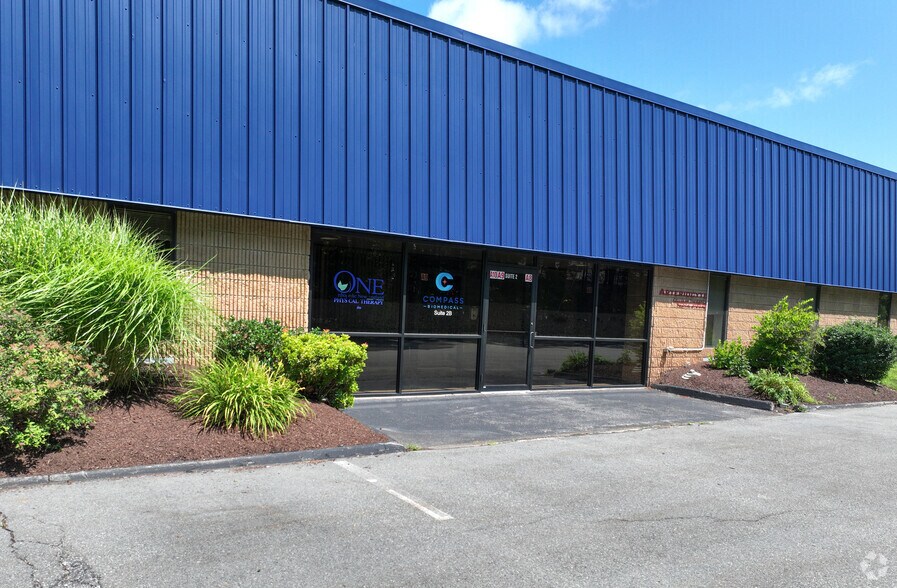 More Photos Of 45 South St, Hopkinton Research And Development For Lease