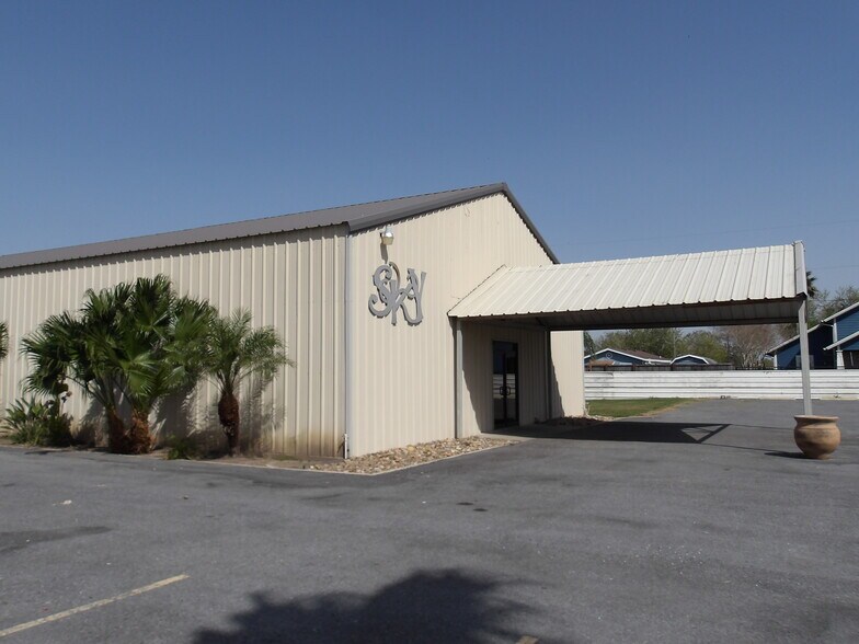 More Photos Of 1 Industrial Pkwy, Rio Hondo Freestanding For Sale