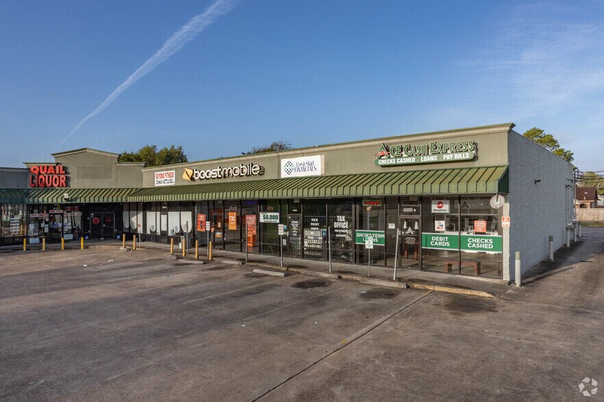 Primary Photo Of 15948 Post Oak Rd, Houston General Retail For Sale