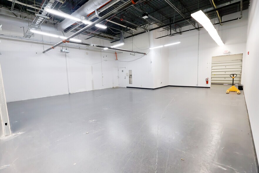 More Photos Of 630 Forest St, Marlborough Research And Development For Lease