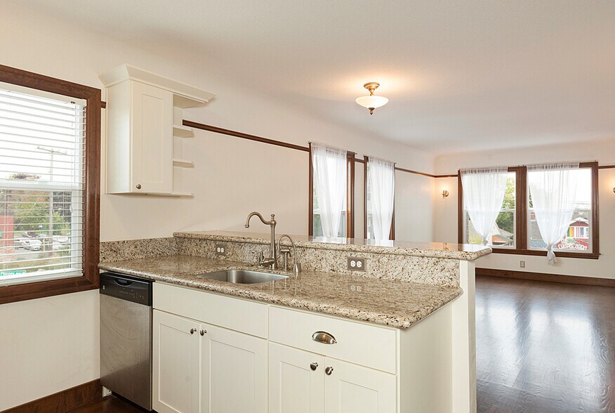 More Photos Of 6710 Greenwood Ave N, Seattle Apartments For Sale