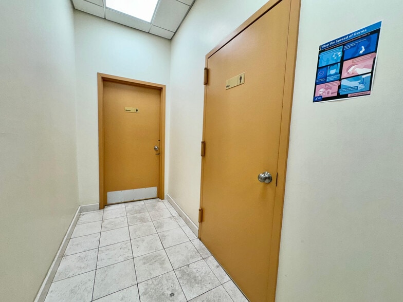 More Photos Of 25-21 49th St, Astoria Office For Lease