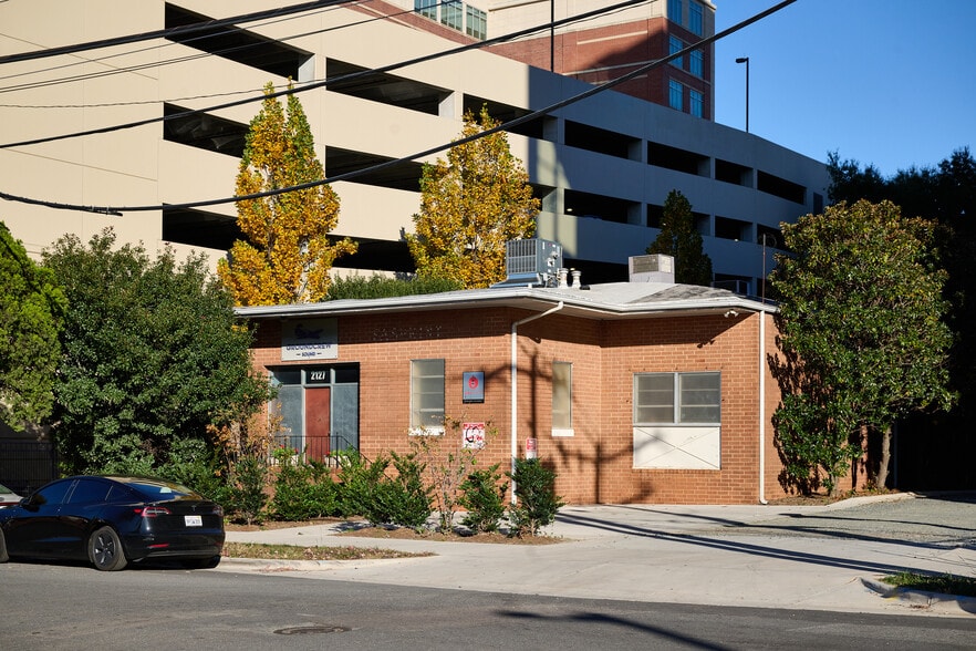 Primary Photo Of 2127 Hawkins St, Charlotte General Retail For Lease