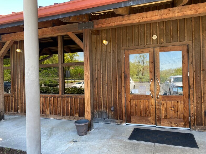 More Photos Of 5100 Lee Hwy, Bristol Restaurant For Lease