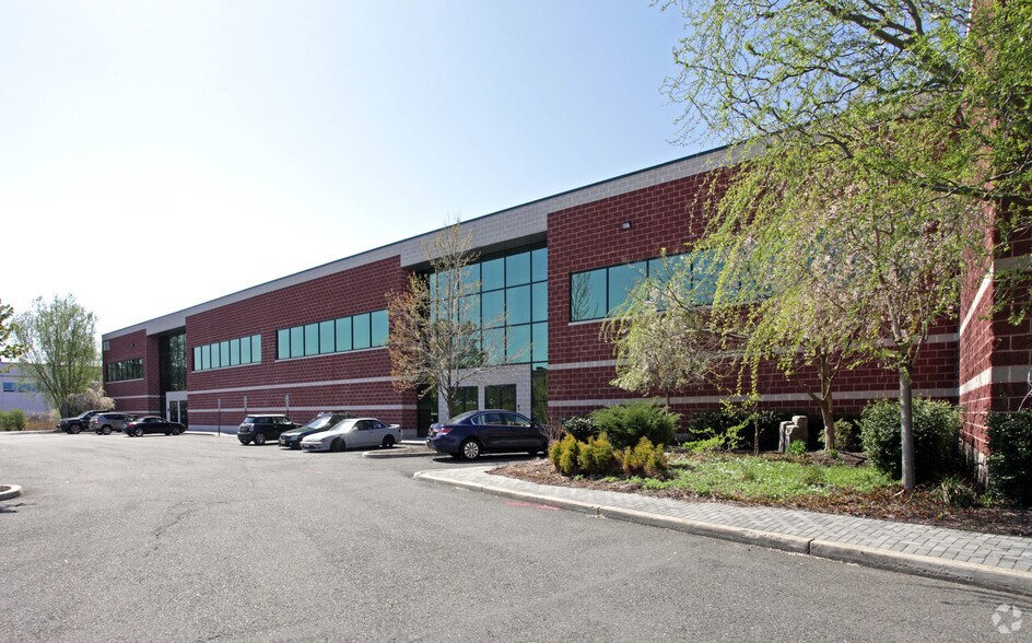 More Photos Of 801 Penhorn Ave, Secaucus Warehouse For Lease