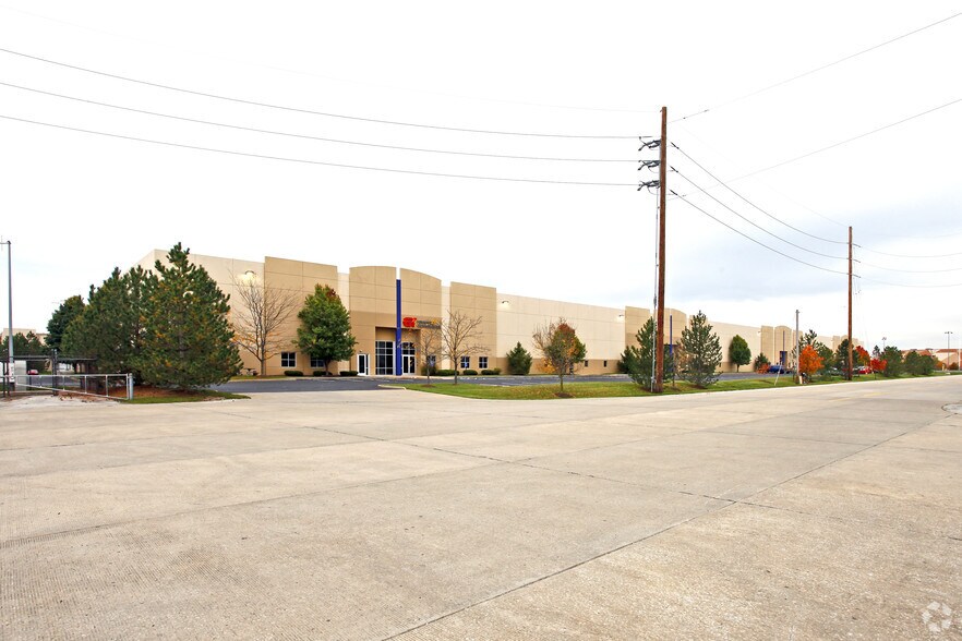 More Photos Of 1600 Park 370 Pl, Hazelwood Warehouse For Lease