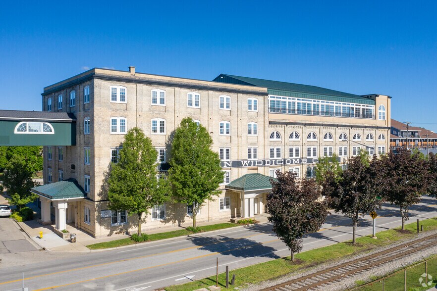 More Photos Of 601 5th St NW, Grand Rapids Medical For Lease