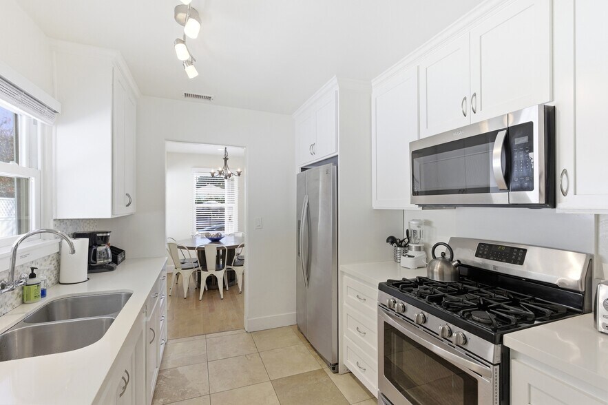 More Photos Of 1544 Chalcedony St, San Diego Apartments For Sale