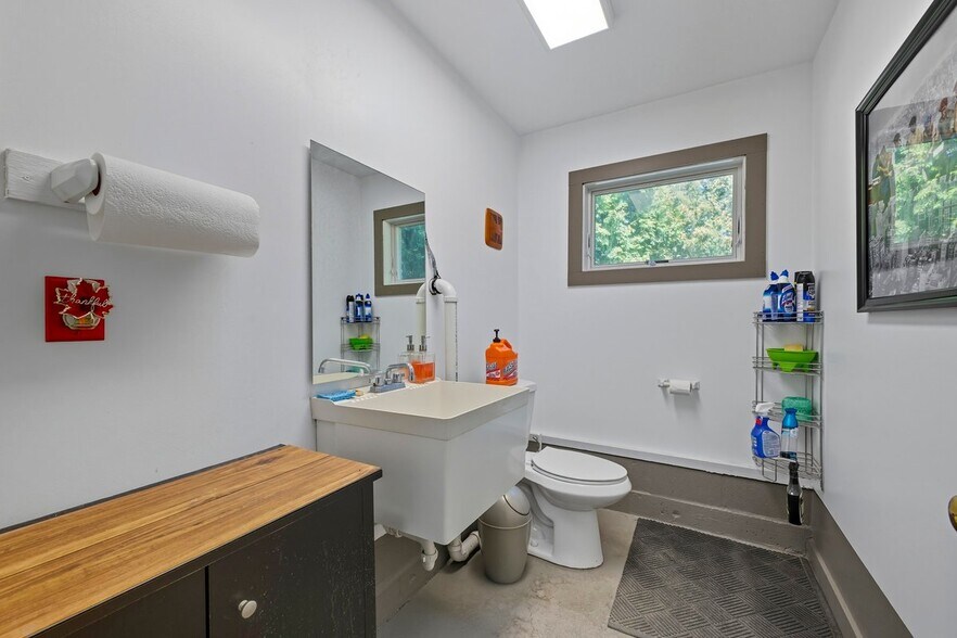 More Photos Of 1262-1264 US-22, Lebanon Auto Repair For Sale