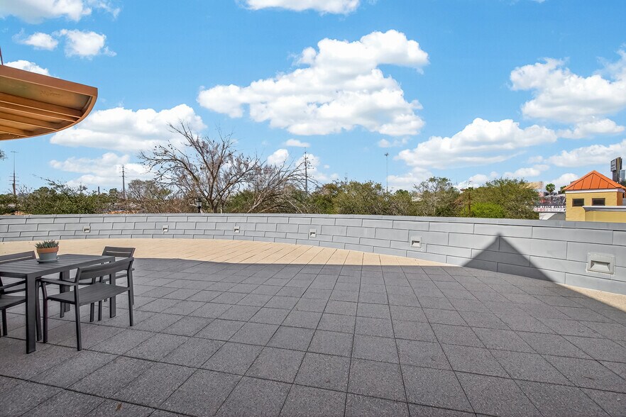 More Photos Of 4817 Main St, Houston Office For Lease